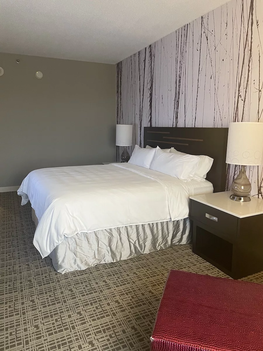 Bed and night tables with lamps in a hotel room 