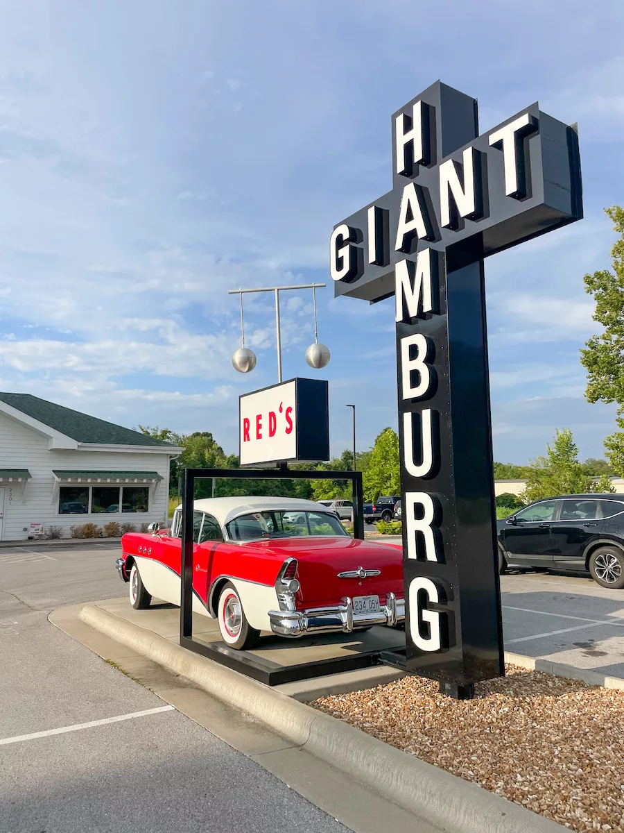Red's Giant Hamburg entrance sign and classic car in Springfield, MO