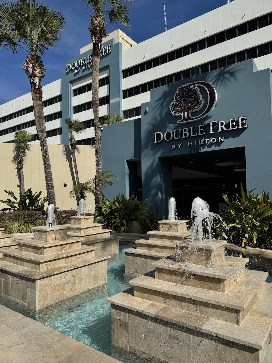 Entrance to the DoubleTree by Hilton Hotel Jacksonville Airport 